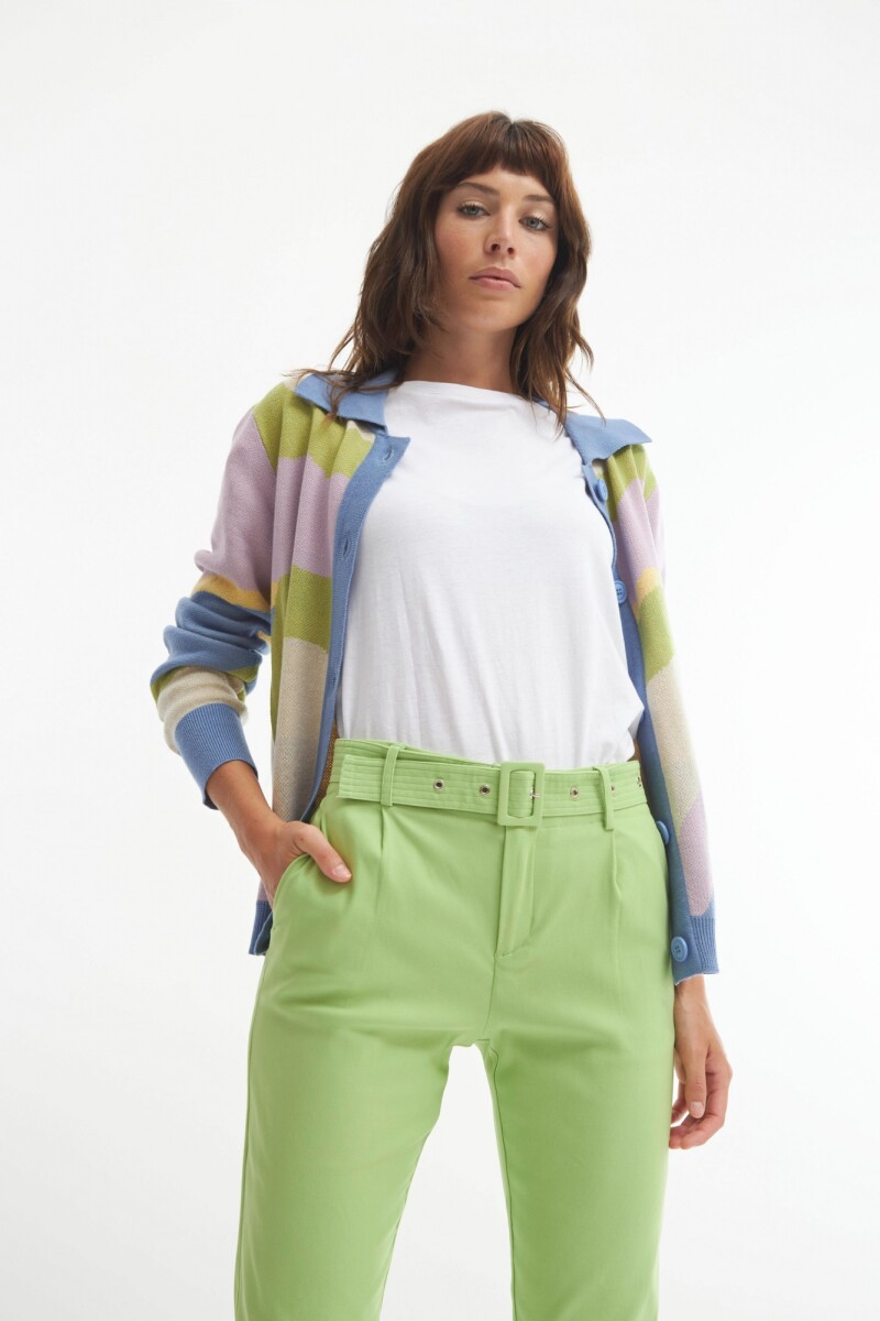 Pantalón con cinturón verde manzana