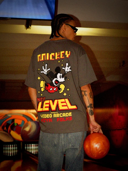 REMERA MICKEY NEXT LEVEL GRIS OSCURO