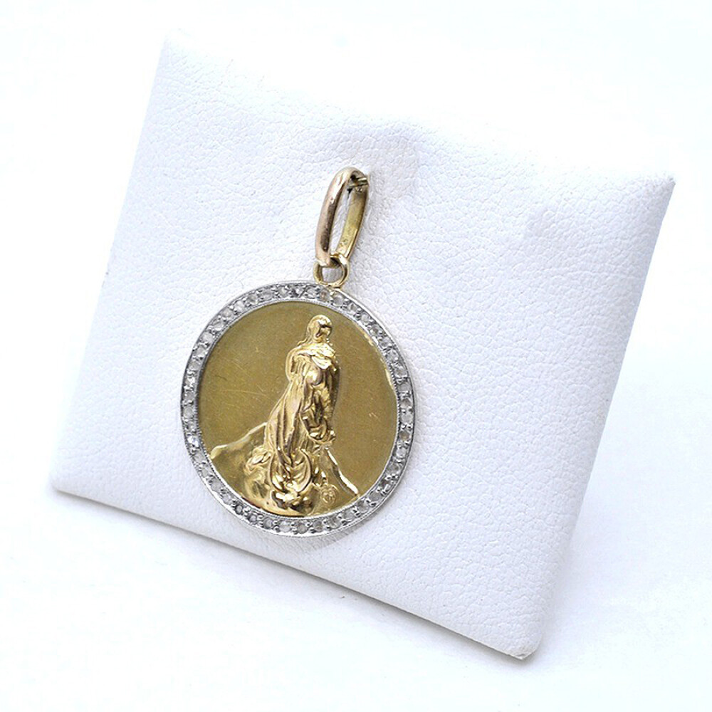 Medalla Con Imagen Religiosa En Oro 18K Y Diamantes Medalla Con Imagen Religiosa En Oro 18K Y Diamantes