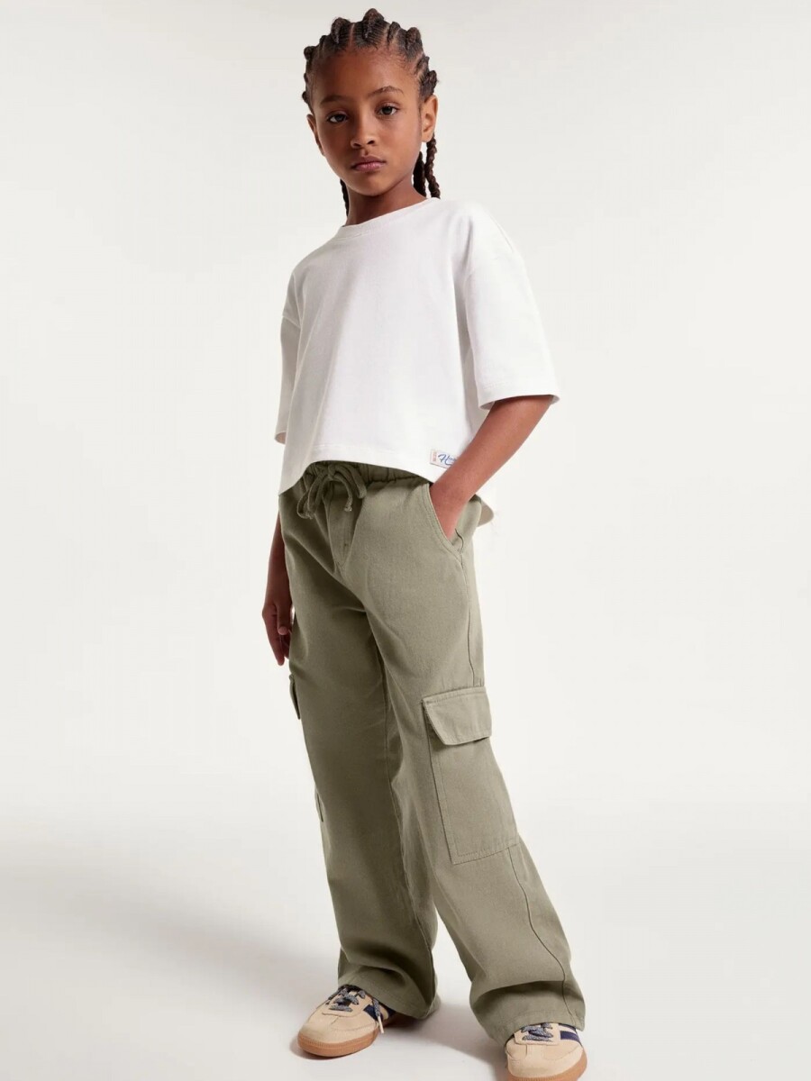 PANTALÓN INFANTIL TIPO CARGO CON CINTURA ELASTIZADA - VERDE 