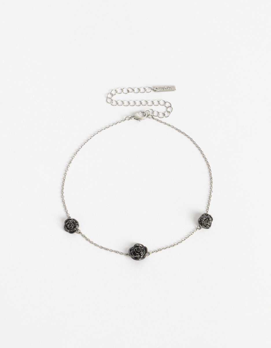 Collar Corto Con Rosas 