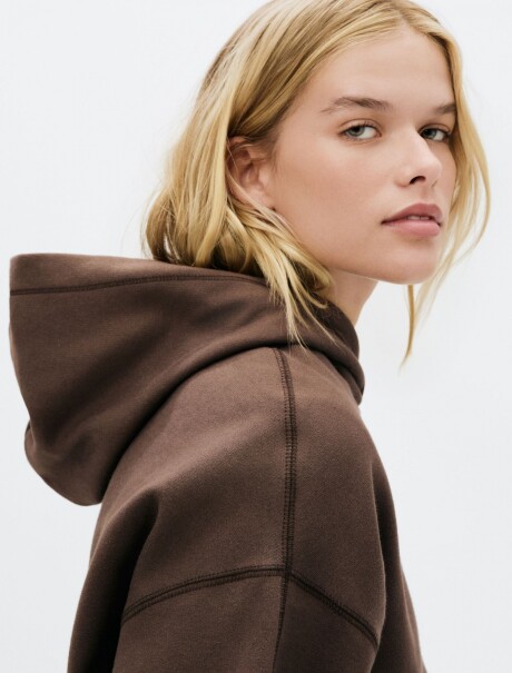 BUZO CON CAPUCHA EN ALGODÓN MARRÓN