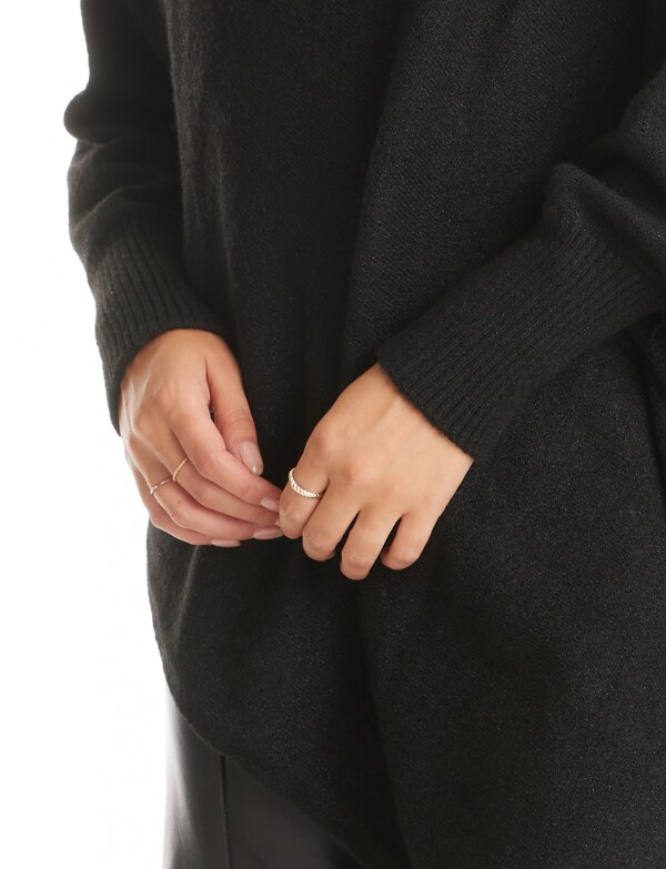 Poncho Asimetrico NEGRO