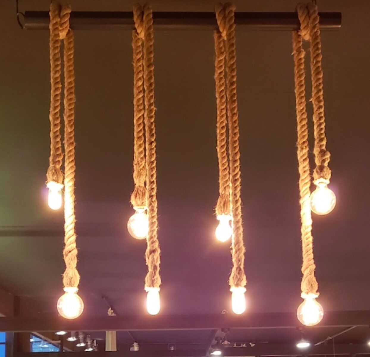 Lámpara de techo con cuerdas 