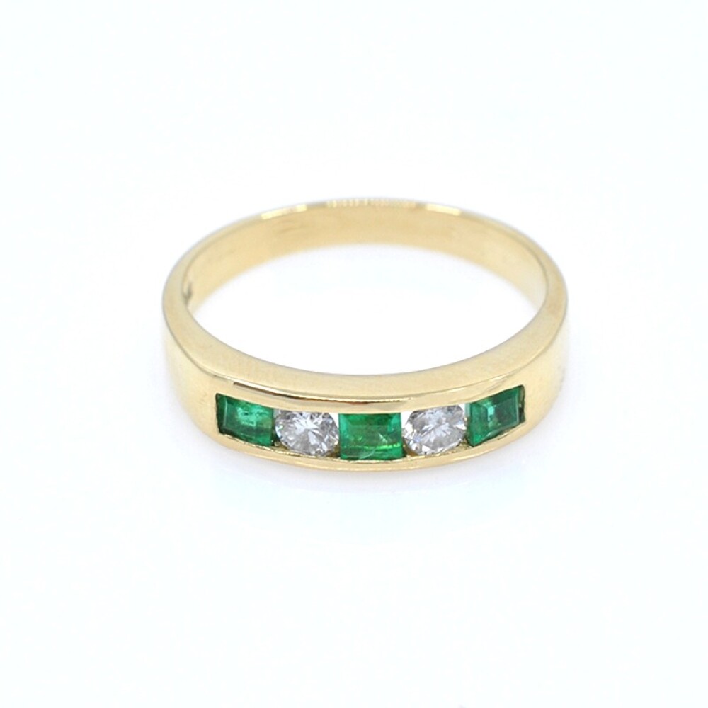 Anillo en oro 18k con esmeraldas y brillantes Anillo en oro 18k con esmeraldas y brillantes