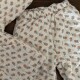 Conjunto de campera y pantalón Bisou Conjunto de campera y pantalón Bisou