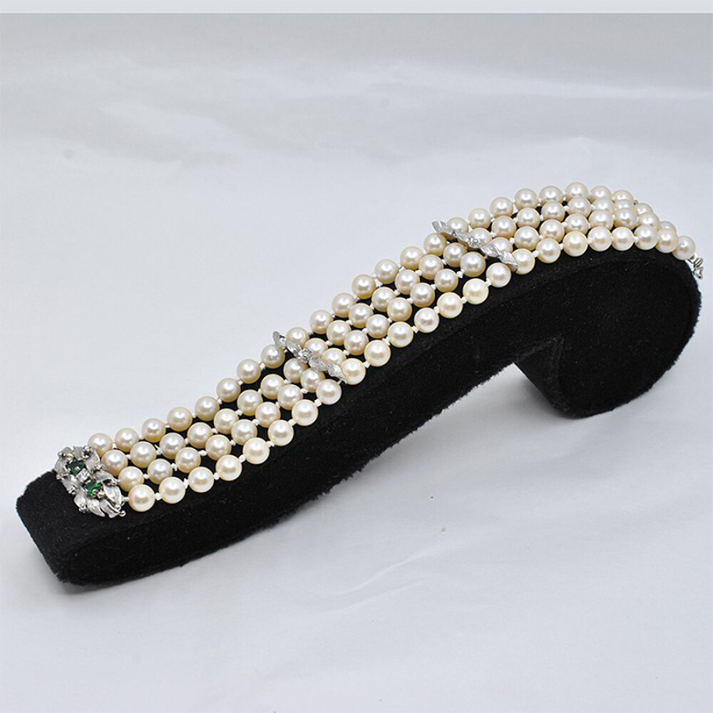 Pulsera Perlas De Cultivo Con Broche En Oro Blanco, Brillantes Y Esmeraldas Pulsera Perlas De Cultivo Con Broche En Oro Blanco, Brillantes Y Esmeraldas