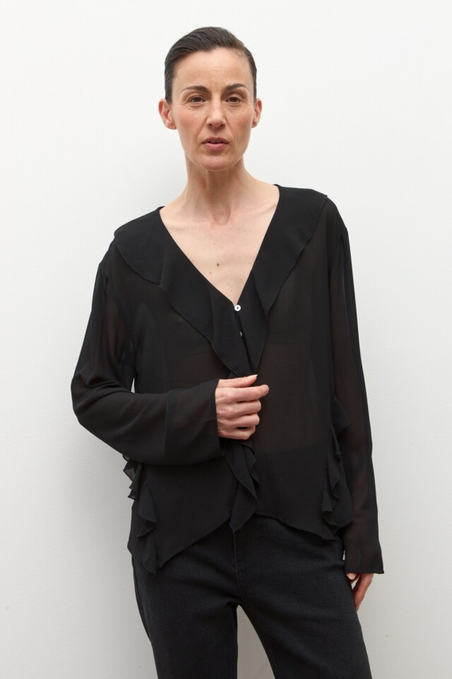 Blusa escote V con volados negro