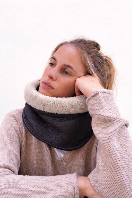 Simple Warm Neck Negro / Crudo