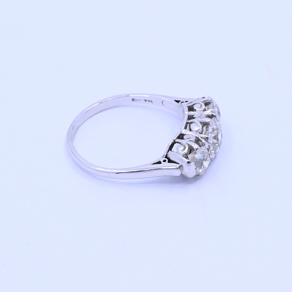 Anillo oro 18k blanco con 3 brillantes Anillo oro 18k blanco con 3 brillantes