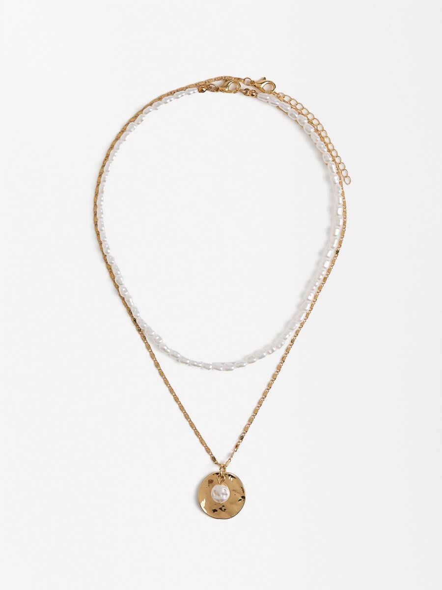 Conjunto De Collares Con Medalla Y Perlas dorado