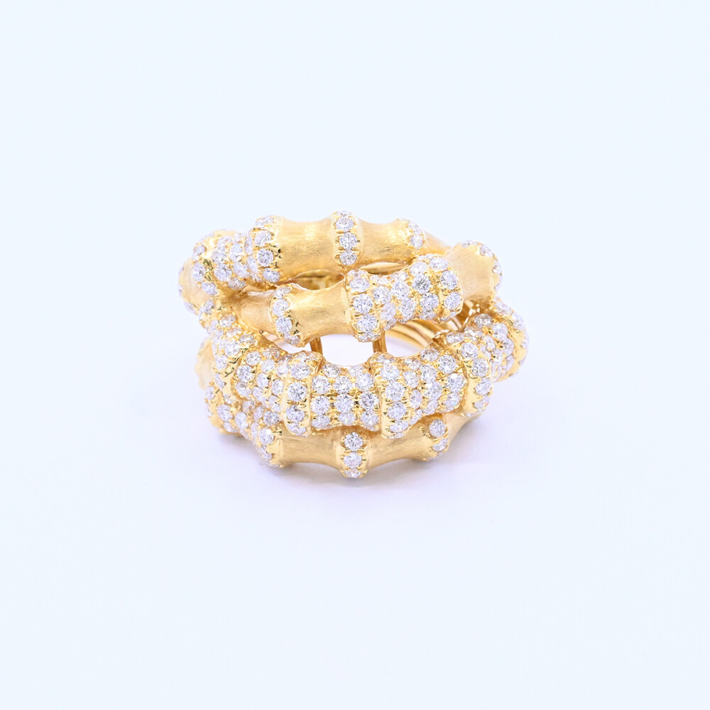 Anillo oro 18k con brillantes. Anillo oro 18k con brillantes.