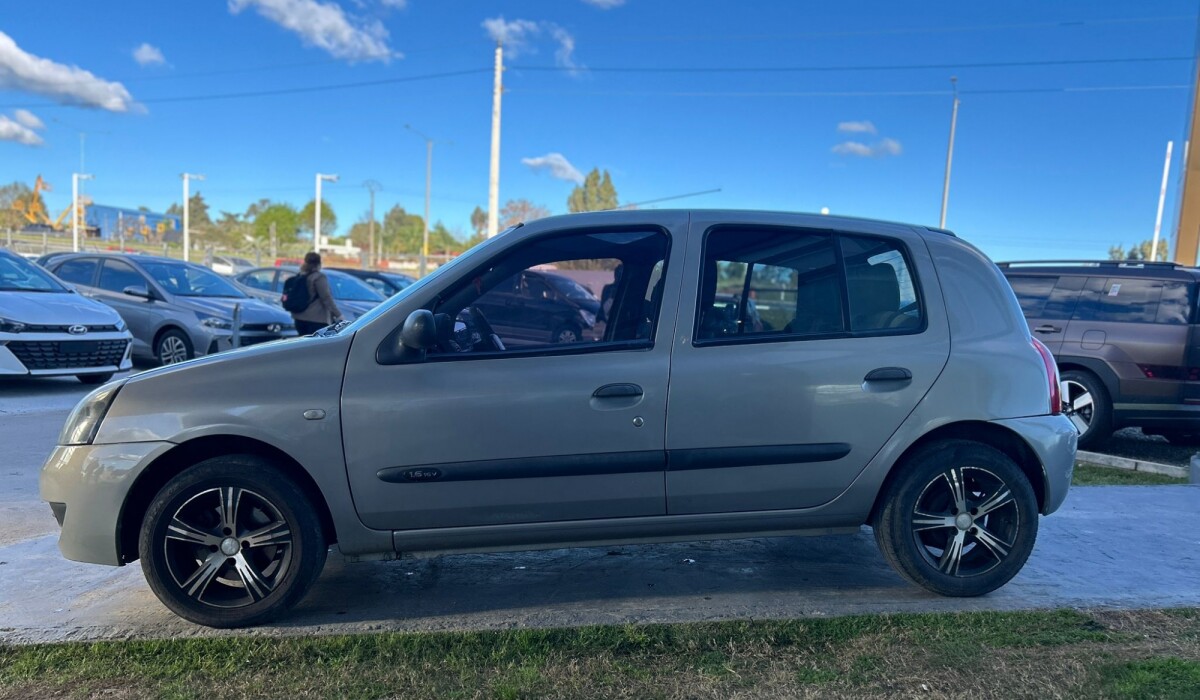 Renault Clio Expression 1.6 2006 Renault Clio Expression 1.6 2006