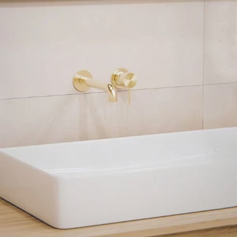 Grifería de lavatorio Monocomando de pared Signature Oro cepillado Grifería De Lavatorio Monocomando De Pared Signature Oro Cepillado