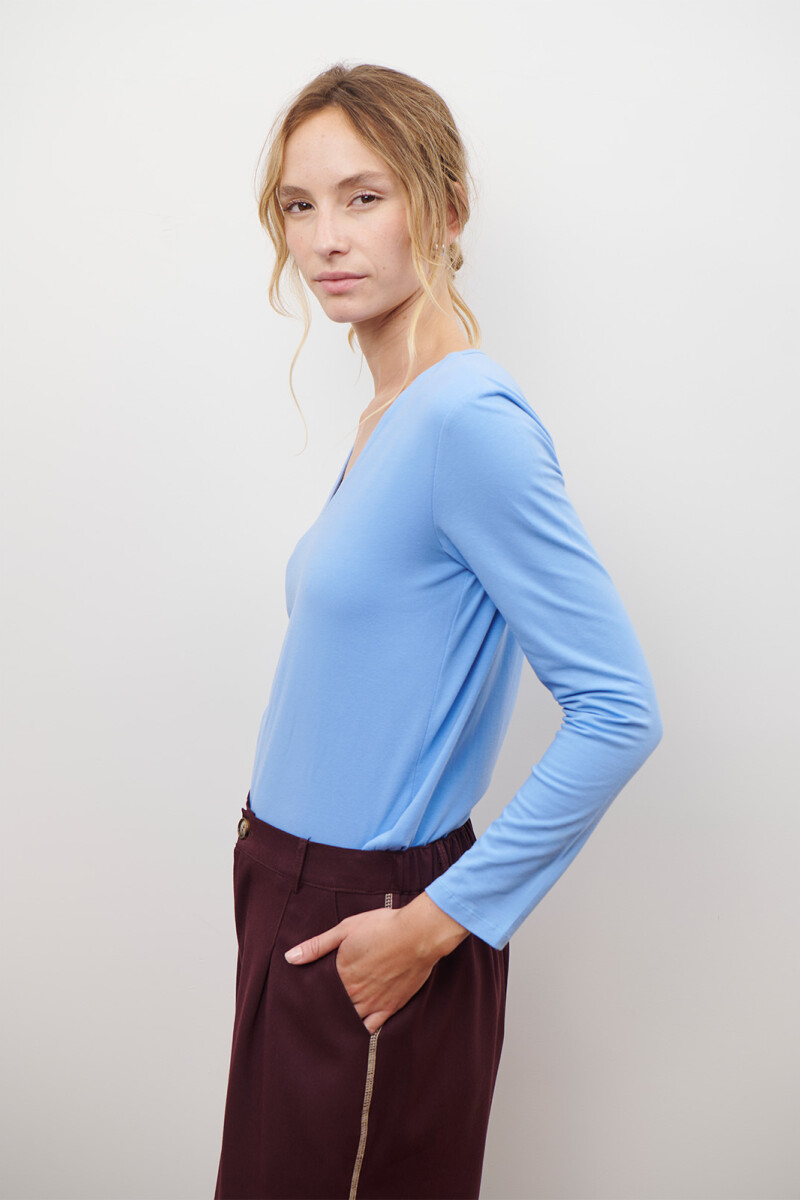 REMERA V M/LARGA CELESTE