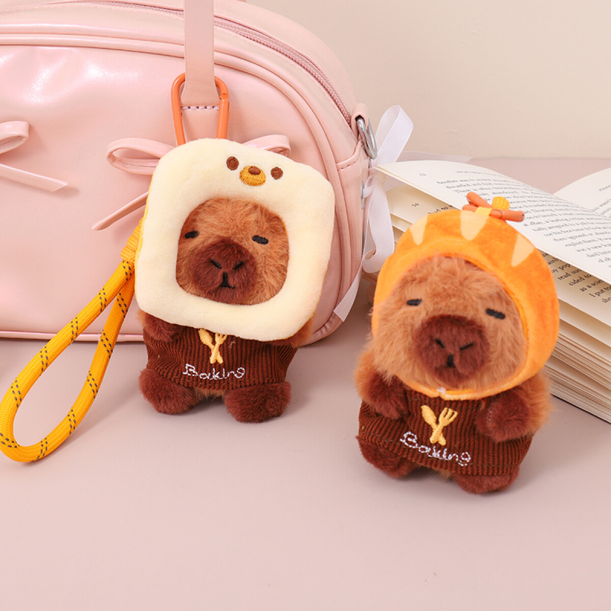 Llavero De Peluche - Capibara Con Capucha 