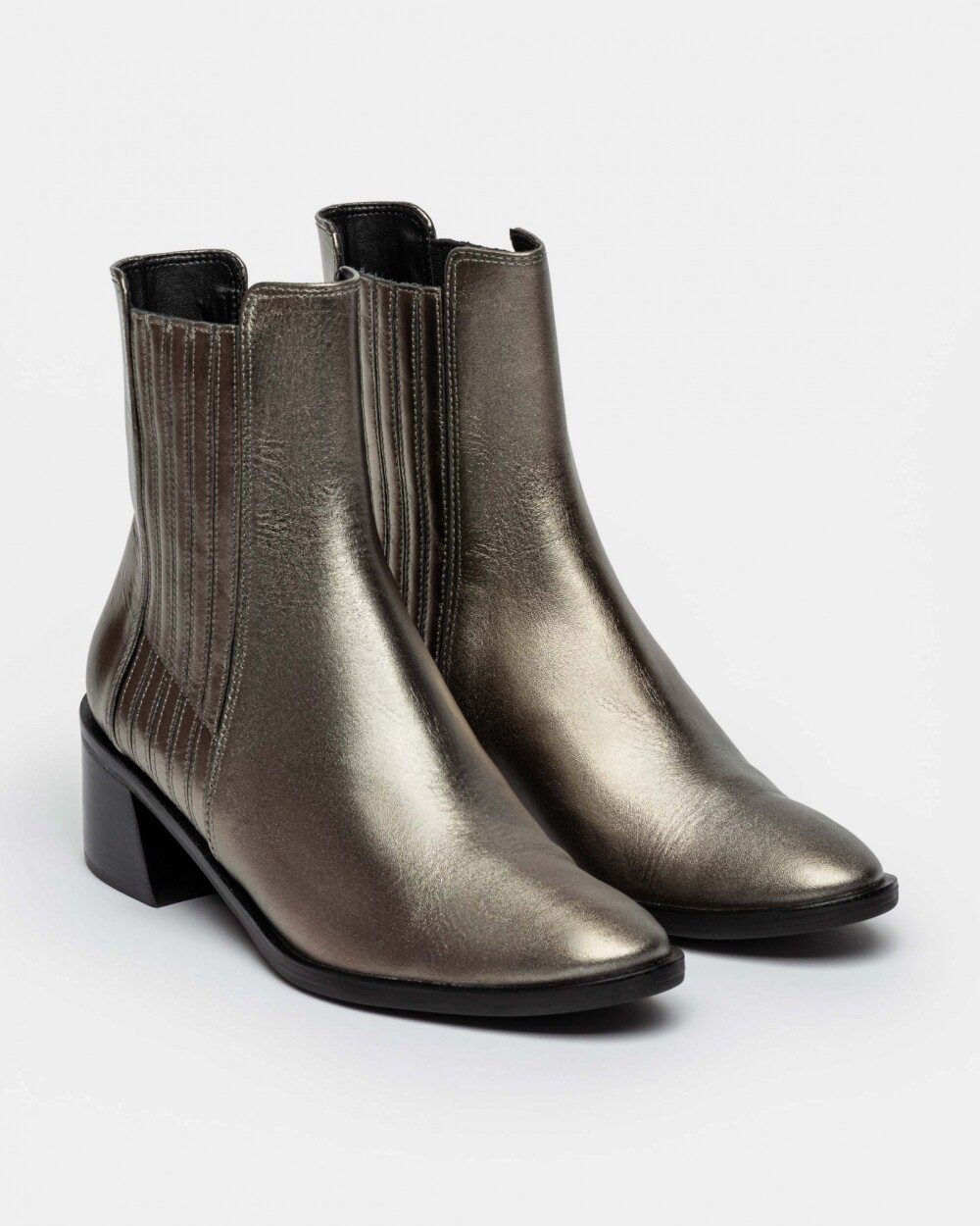 Bota Caña Media Corey En Cuero Liso Metalizado Metalizado