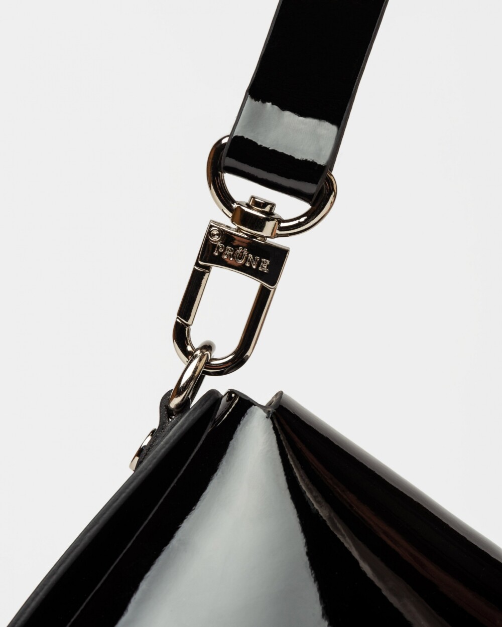 Bandolera Oasis en cuero charol Negro