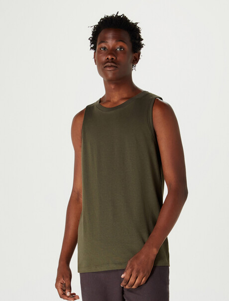 MUSCULOSA BÁSICA WORLD VERDE MUSGO