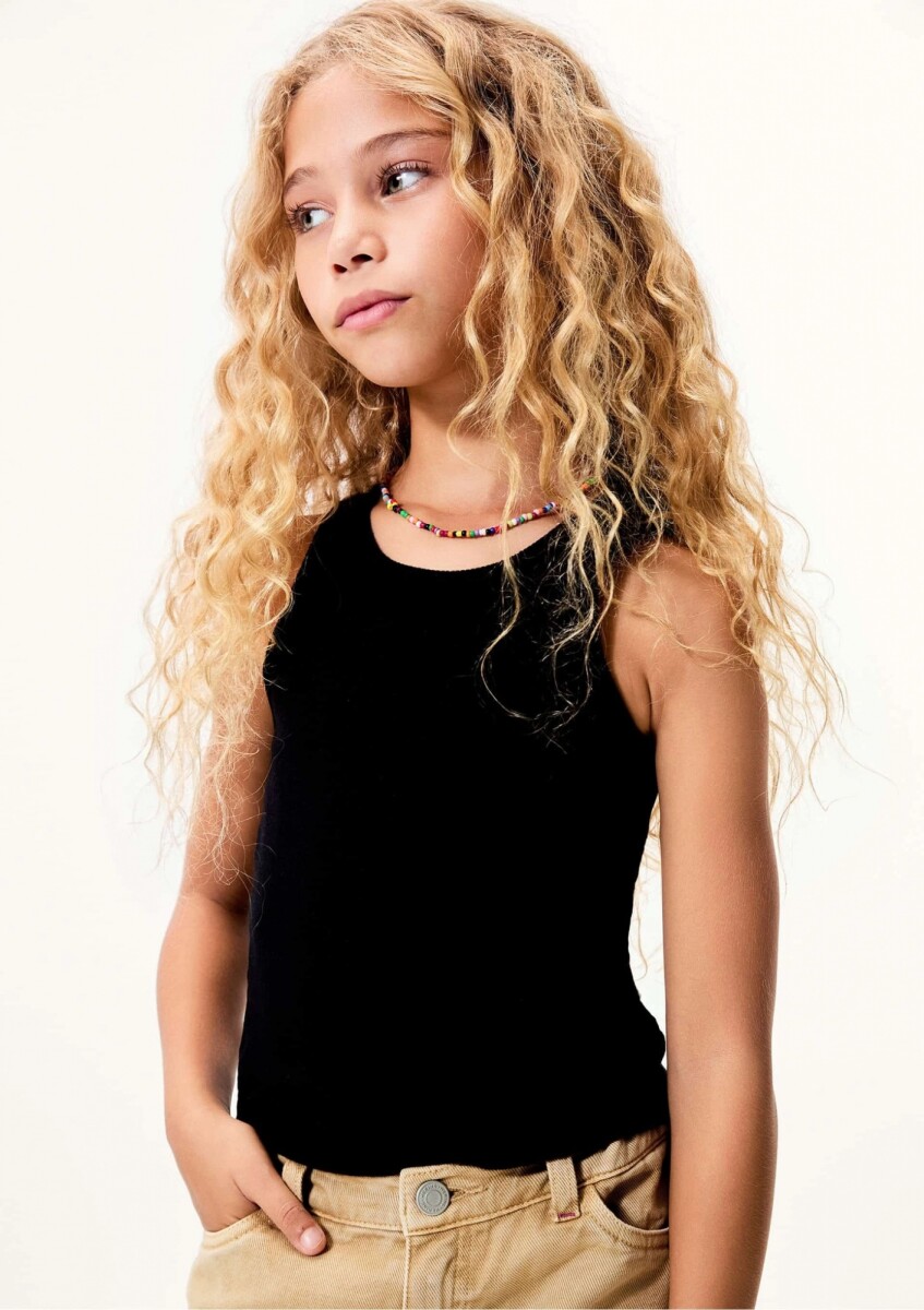 MUSCULOSA BÁSICA INFANTIL EN TELA CANALADA - NEGRO 