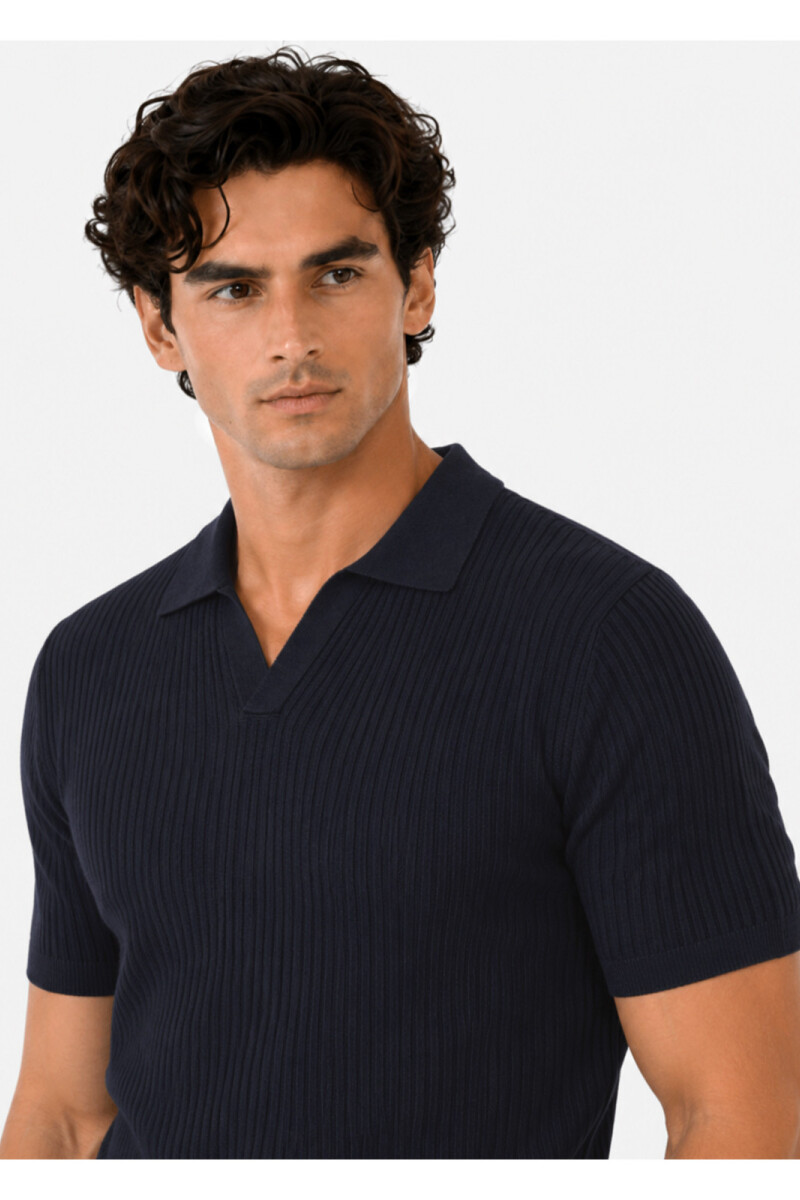 Remera Arrow Tejida con Cuelllo NEW BLUE