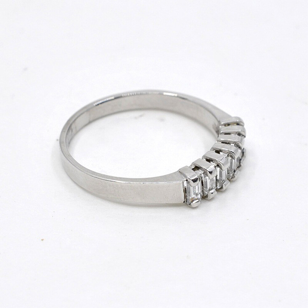 Anillo En Platino Con Brillantes Baguette Anillo En Platino Con Brillantes Baguette