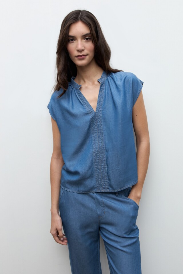 Blusa lyocell con pespuntes jean medio