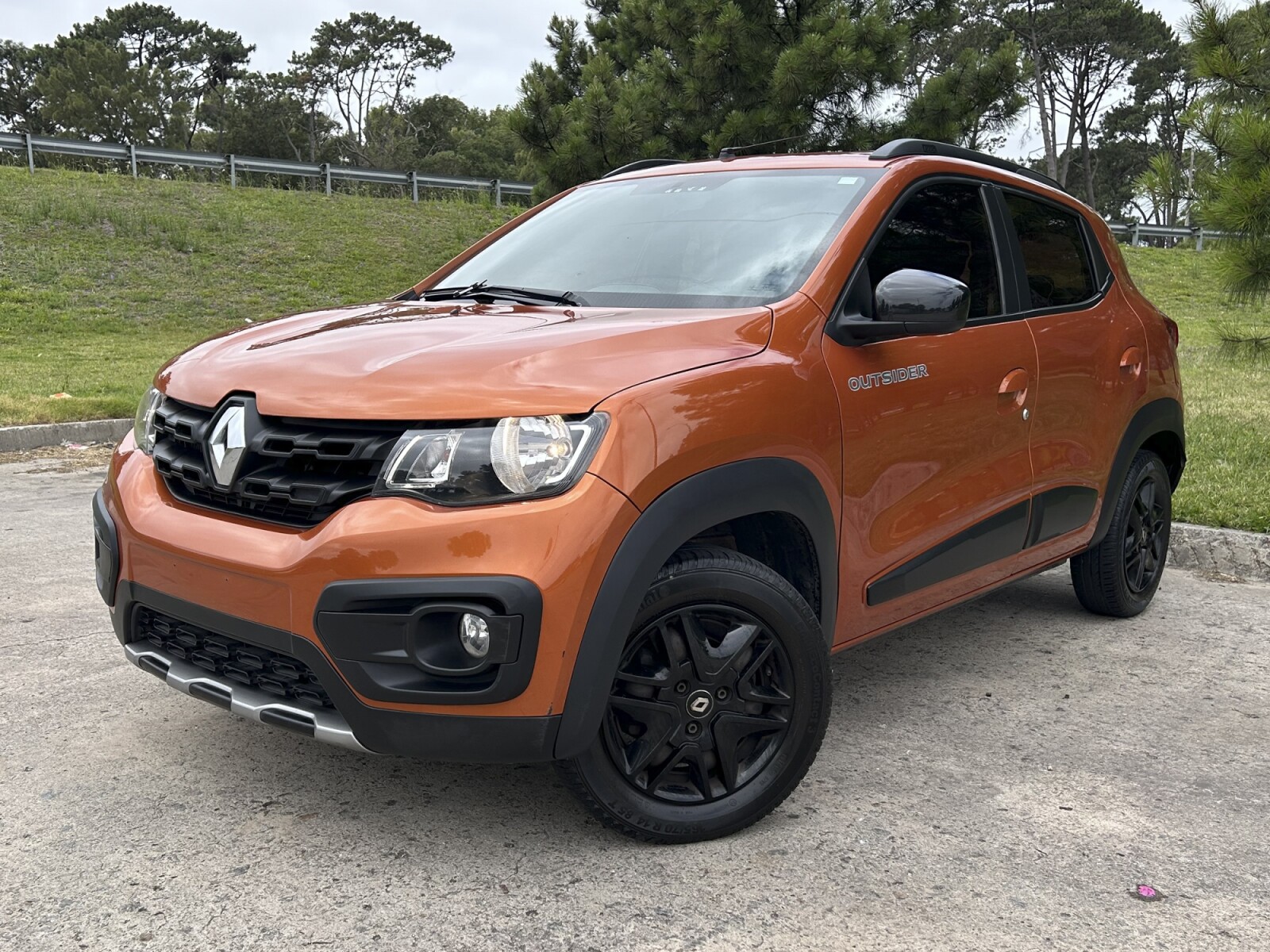 Renault Kwid Outsider EXCELENTE ESTADO! | Permuta / Financia 