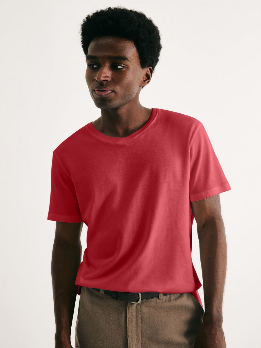 CAMISETA BÁSICA WORLD CUELLO EN V - ROJO 