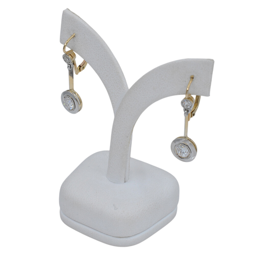 Caravanas largas en oro 18k antiguas con brillantes. Caravanas largas en oro 18k antiguas con brillantes.