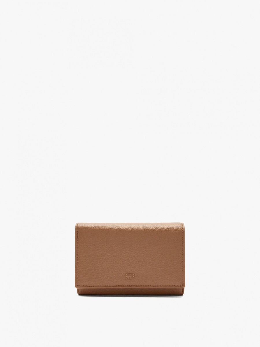 Cartera Con Textura Y Solapa camel