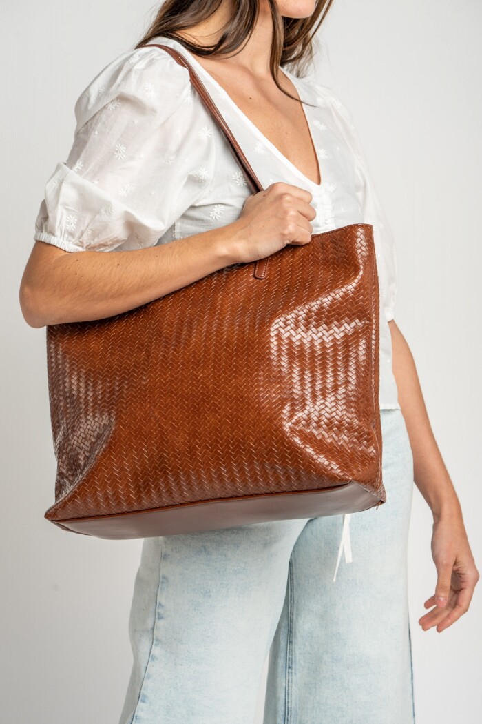 Travel Bag Trenzada Cuero Vegano Whisky
