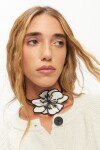 Collar flor petalo tela blanco