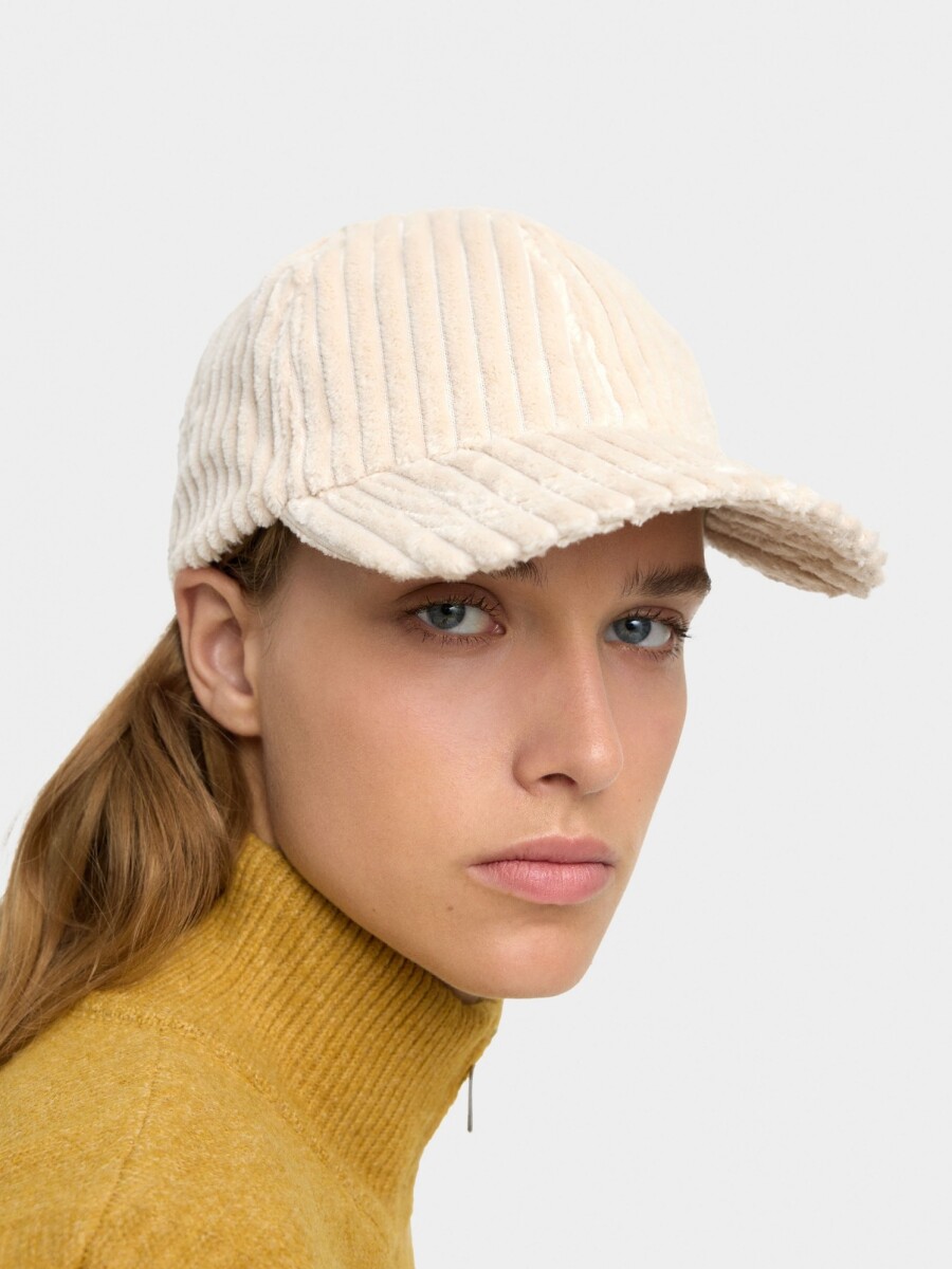Gorra Canalada De Terciopelo crudo