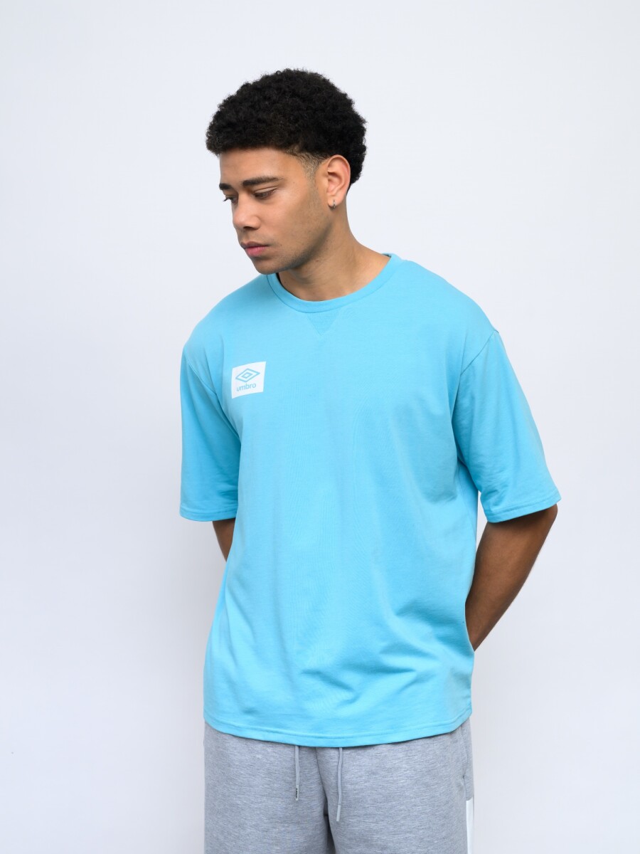 REMERA TRUCKER Umbro Hombre - 079 