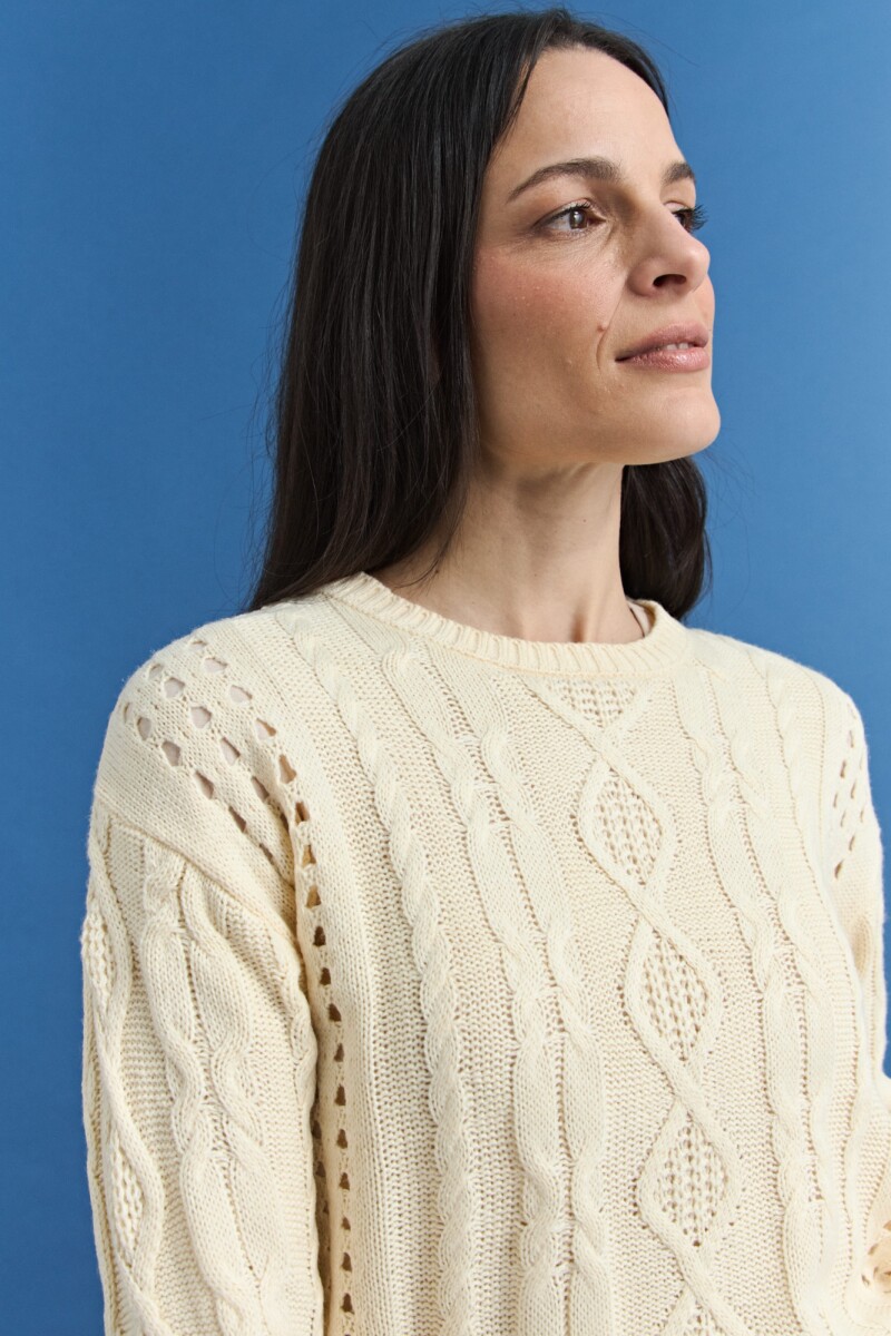 Sweater escote a la base con calados y ochos CRUDO