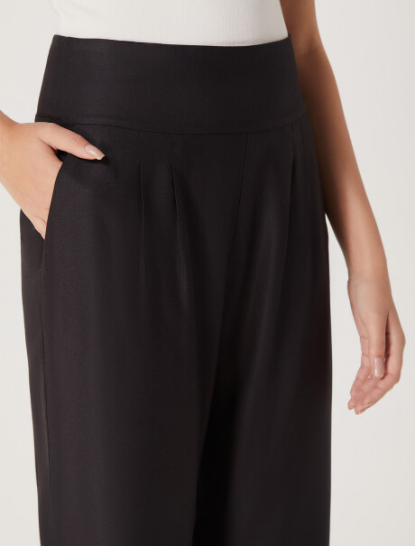 PANTALÓN MODELO CARROT NEGRO