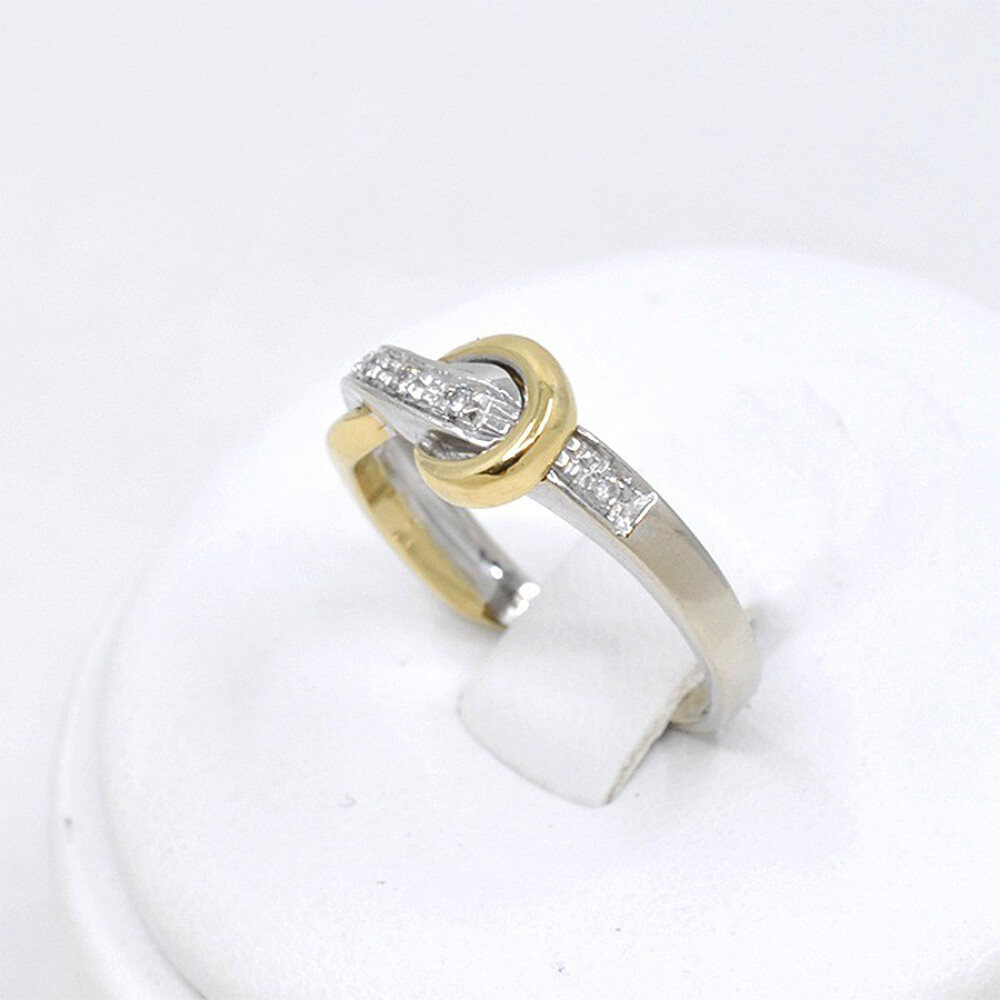 Anillo En Oro 18K De 2 Tonos Y Brillantes . Anillo En Oro 18K De 2 Tonos Y Brillantes .