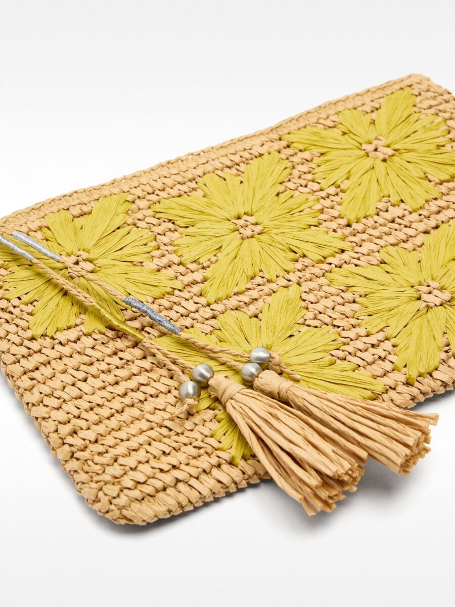 Bolso Tipo Sobre Con Efecto Rafia Y Detalle Floral verde