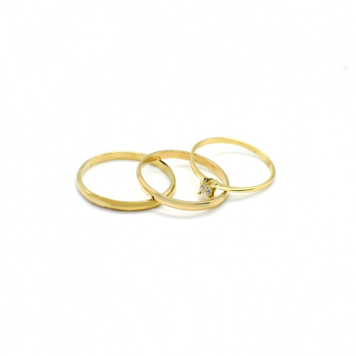 Par de Alianzas y Cintillo en Oro 18 Kilates 3mm Finas Par de Alianzas y Cintillo en Oro 18 Kilates 3mm Finas