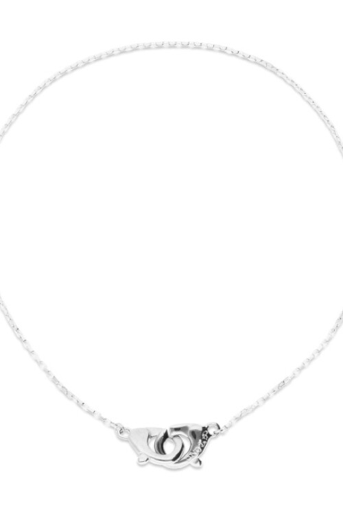 COLLAR BAÑADO EN PLATA CON DETALLE DE MOSQUETÓN ENTRELAZADO Colgante