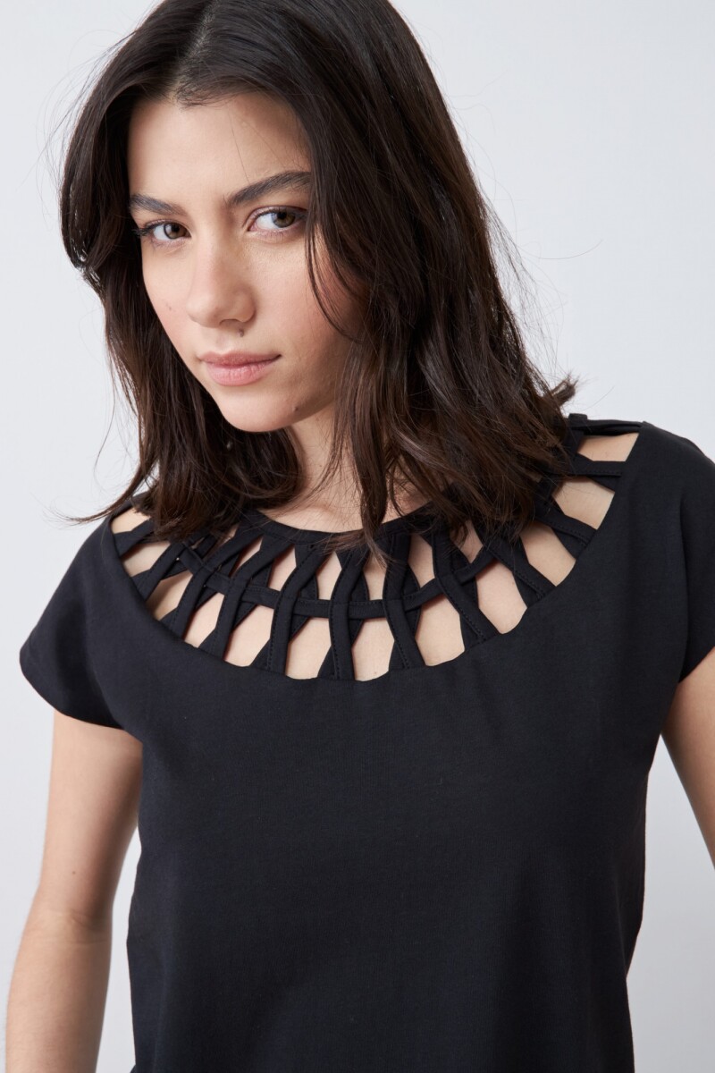 Remera calada negro