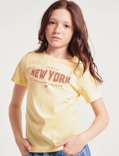 CAMISETA BÁSICA INFANTIL CON ESTAMPA AMARILLO