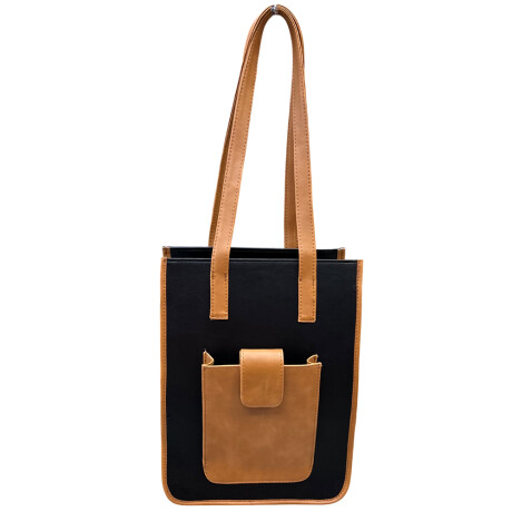 Matera en simil con bolsillo frontal Negro con whisky