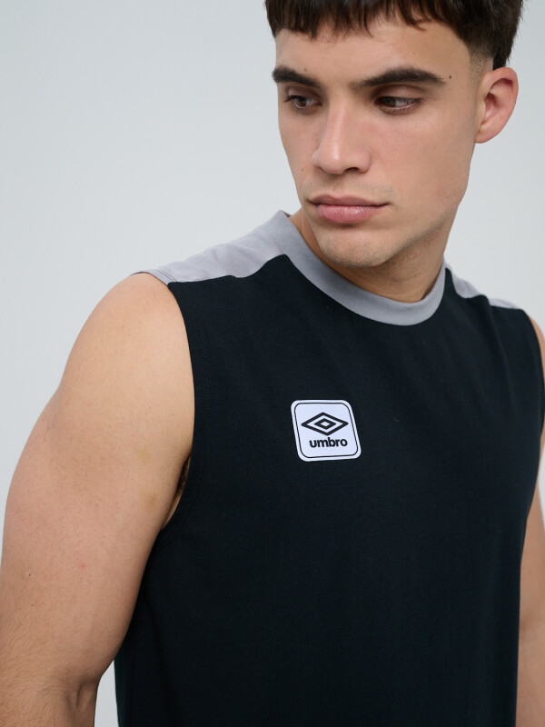 REMERA SIN MANGAS MIXTAPE Umbro Hombre 002