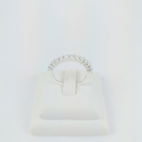 Anillo de plata 925, medio sinfin con 13 circonias blancas de 2mm. Diámetro interno 17mm, espesor 2mm #14. Anillo de plata 925, medio sinfin con 13 circonias blancas de 2mm. Diámetro interno 17mm, espesor 2mm #14.