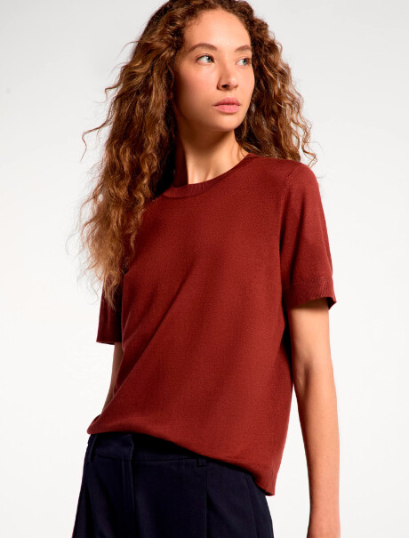 BLUSA DE MANGA CORTA EN PUNTO BORDEAUX