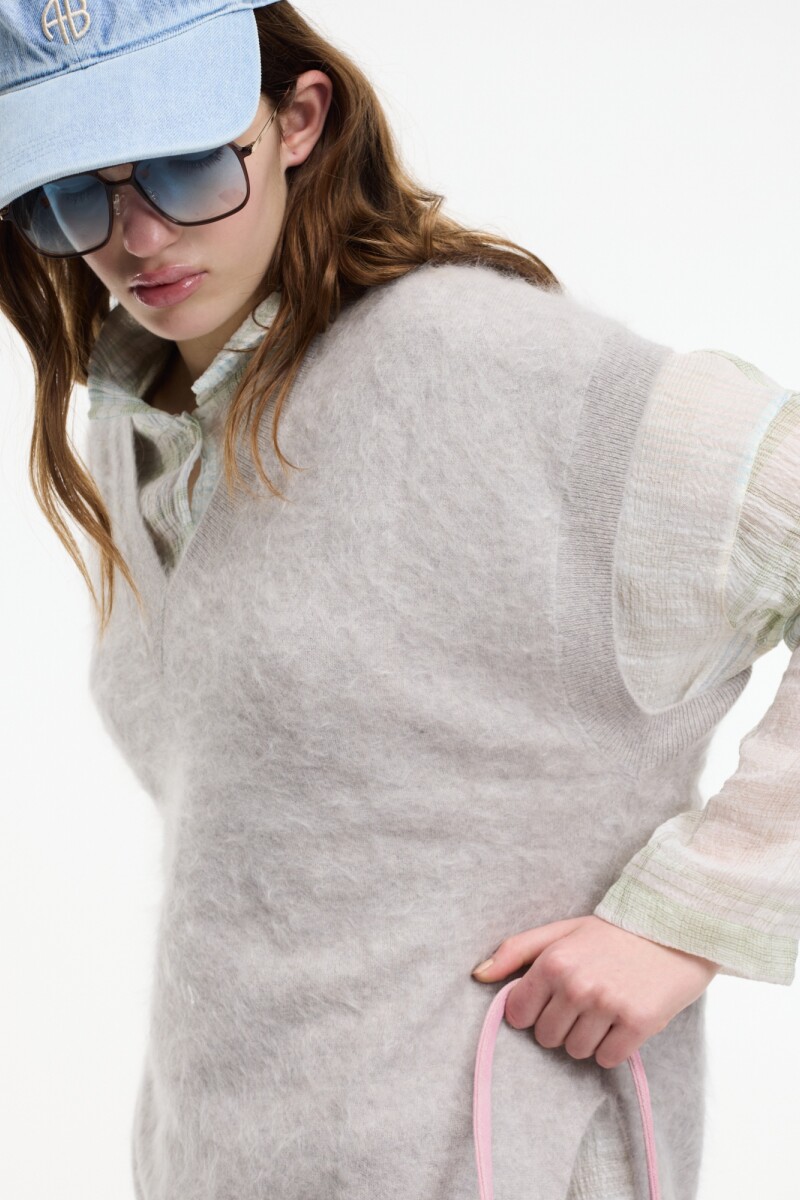 SWEATER SIN MANGAS Gris