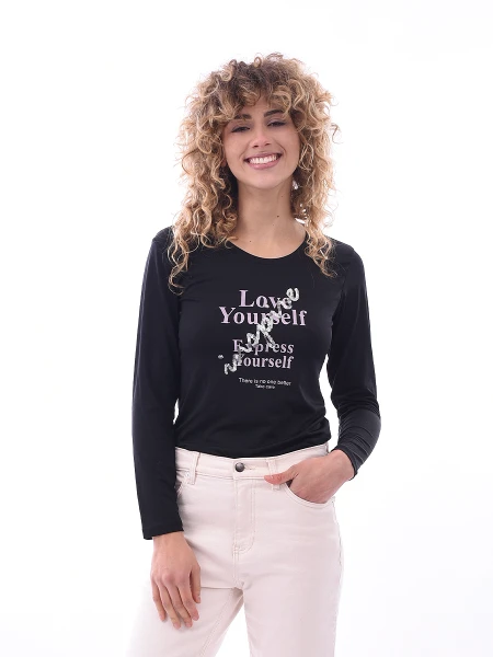 REMERA LOVE YOUR SELF NEGRO