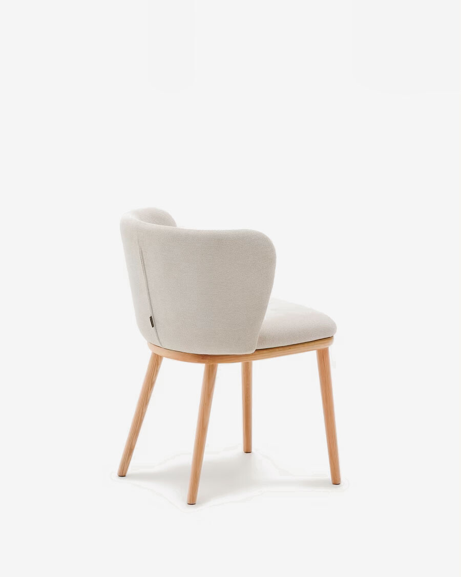 Silla Ciselia chenilla beige y madera maciza de fresno acabado tono natural FSC Mix Credit Silla Ciselia chenilla beige y madera maciza de fresno acabado tono natural FSC Mix Credit
